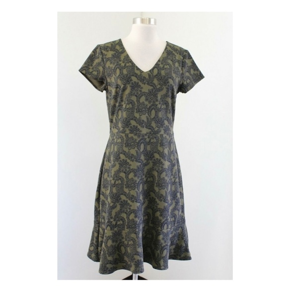 Banana Republic Olive Green Black Floral Print V Neck Flounce Hem - Picture 1 of 2
